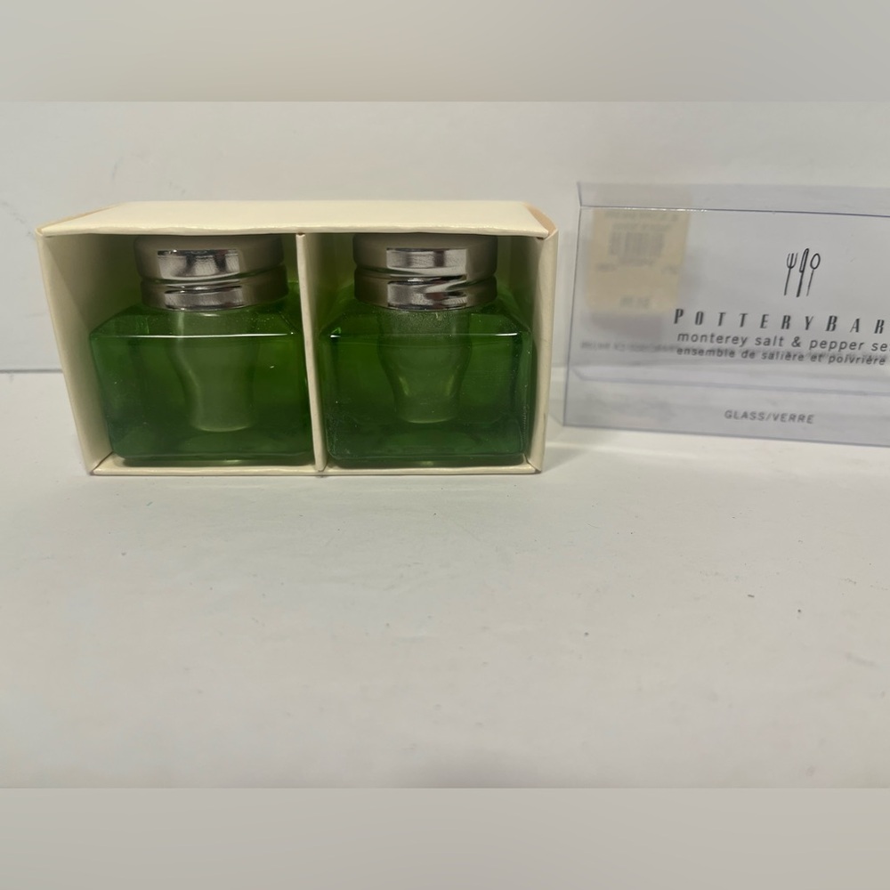 Set (2) POTTERY BARN Monterey Salt & Pepper Shakers Emerald Glass Cube Vintage - Picture 2 of 4